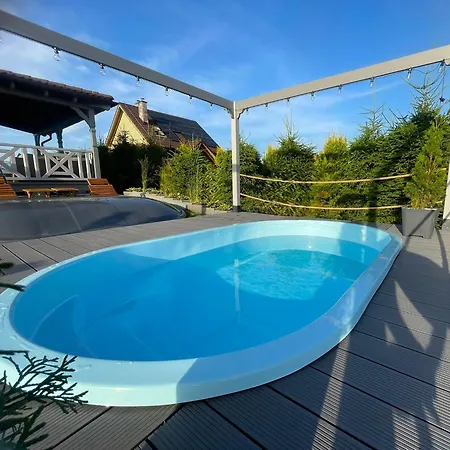 Fiolkowy Zakatek Z Basenem Сasa de vacaciones *