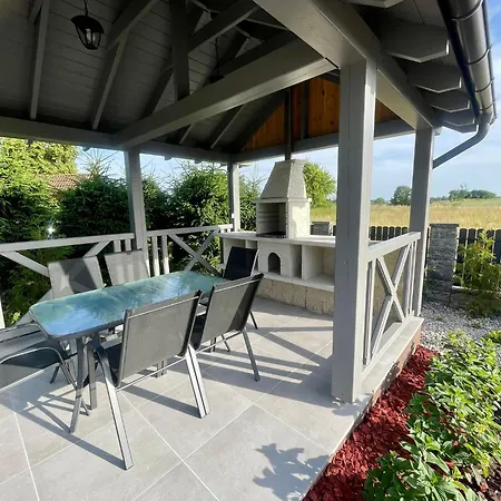 Сasa de vacaciones Fiolkowy Zakatek Z Basenem Stare Sady