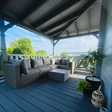 Fiolkowy Zakatek Z Basenem *