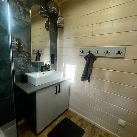 Fiolkowy Zakatek Z Basenem Stare Sady